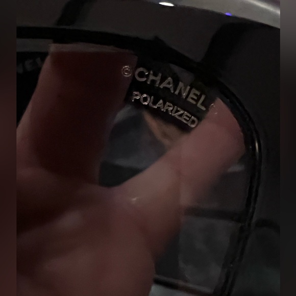 SOLD - 🕶️ CHANEL CH5422B Black Logo Sunglasses - Picture 5 of 10